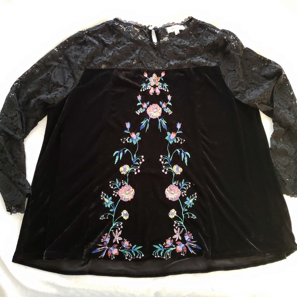 Umgee black velvet and lace boho embroidered tunic 2X